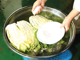 画像：キムチ用野菜の前処理に天日製塩を使う理由